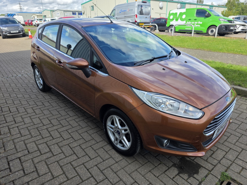 2014 Ford Fiesta 1.0 T Ecoboost Zetec in Brown — image 1