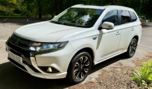2015 Mitsubishi Outlander 2.0 H 12kwh Gx4h*4wd Auto*20tax-Sunr-Xenon-Cam-Ulez-Fsh*superb!* in White — image 3