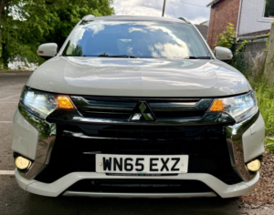 2015 Mitsubishi Outlander 2.0 H 12kwh Gx4h*4wd Auto*20tax-Sunr-Xenon-Cam-Ulez-Fsh*superb!* in White — image 5