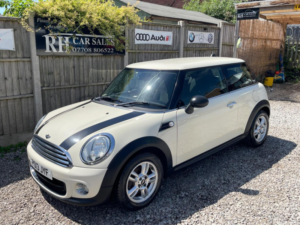 2013 MINI Hatch 1.6 One Euro 5 3dr in White — image 1