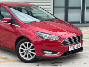 2016 Ford Focus 1.0t Ecoboost Titanium Euro 6 (s/s) 5dr in Red — image 2