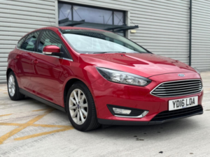 2016 Ford Focus 1.0t Ecoboost Titanium Euro 6 (s/s) 5dr in Red — image 4
