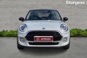 2018 MINI Hatch 1.5 Cooper Steptronic Euro 6 (s/s) 5dr in Silver — image 2