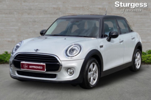 2018 MINI Hatch 1.5 Cooper Steptronic Euro 6 (s/s) 5dr in Silver — image 3