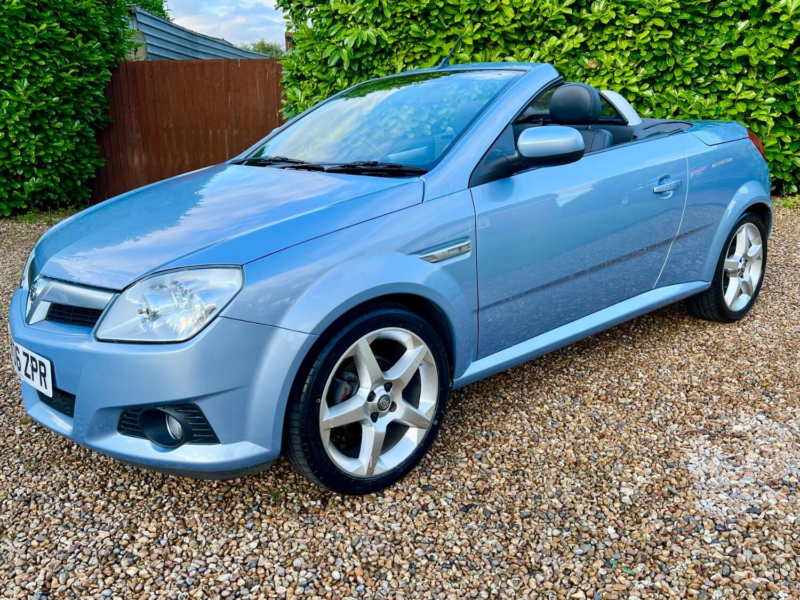 2006 Vauxhall Tigra 1.4 I 16v Exclusiv in Blue — image 1