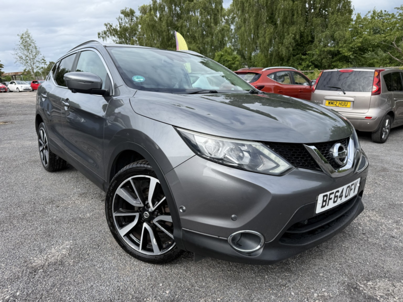 2014 Nissan Qashqai 1.5 Dci Tekna in Grey — image 1