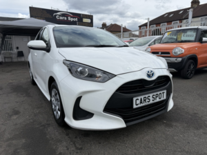 2022 Toyota Yaris 1.5 Vvt-H Design E-CVT Euro 6 (s/s) 5dr in White — image 2