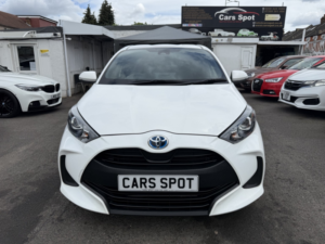 2022 Toyota Yaris 1.5 Vvt-H Design E-CVT Euro 6 (s/s) 5dr in White — image 3