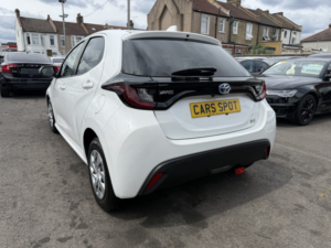 2022 Toyota Yaris 1.5 Vvt-H Design E-CVT Euro 6 (s/s) 5dr in White — image 4