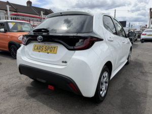 2022 Toyota Yaris 1.5 Vvt-H Design E-CVT Euro 6 (s/s) 5dr in White — image 5