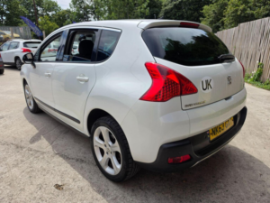 2013 Peugeot 3008 1.6 E-Hdi Allure Egc Euro 5 (s/s) 5dr in White — image 4