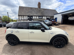 2016 MINI MINI Cooper Sd in White — image 5