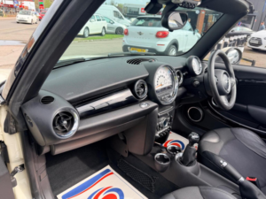 2011 MINI Convertible 1.6 Cooper Euro 5 (s/s) 2dr in White — image 3