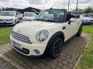 2011 MINI Convertible 1.6 Cooper Euro 5 (s/s) 2dr in White — image 5