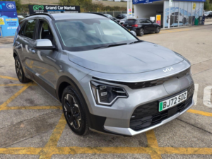 2022 Kia Niro 64.8kwh 2 Auto 5dr in Grey — image 4