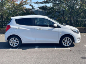 2016 Vauxhall Viva 1.0i Sl Euro 6 5dr in White — image 6