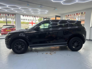 2020 Land Rover Range Rover Evoque 2.0 D150 R-Dynamic Fwd Euro 6 (s/s) 5dr in Black — image 6