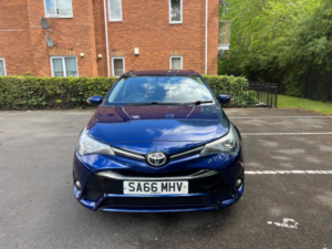 2016 Toyota Avensis 1.8 V-Matic Business Edition Touring Sports Euro 6 5dr in Blue — image 2