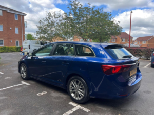 2016 Toyota Avensis 1.8 V-Matic Business Edition Touring Sports Euro 6 5dr in Blue — image 5