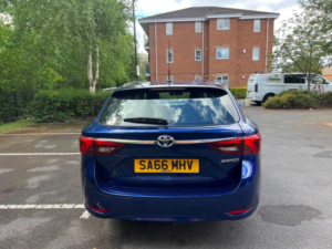 2016 Toyota Avensis 1.8 V-Matic Business Edition Touring Sports Euro 6 5dr in Blue — image 6
