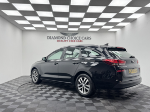 2021 Hyundai I30 1.0 I30 Tr Se Nav 1.0 My20.5 in Black — image 4