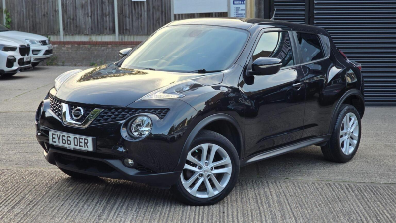 2016 Nissan Juke 1.6 N-Connecta Xtron Euro 6 5dr in Black — image 1