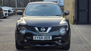 2016 Nissan Juke 1.6 N-Connecta Xtron Euro 6 5dr in Black — image 3