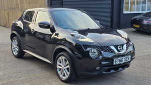 2016 Nissan Juke 1.6 N-Connecta Xtron Euro 6 5dr in Black — image 4