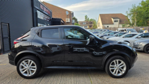 2016 Nissan Juke 1.6 N-Connecta Xtron Euro 6 5dr in Black — image 5