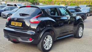 2016 Nissan Juke 1.6 N-Connecta Xtron Euro 6 5dr in Black — image 6