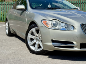 2010 Jaguar Xf 3.0 D V6 Luxury in Gold — image 2