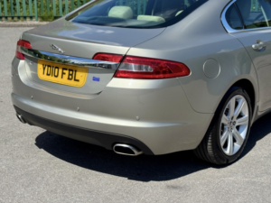 2010 Jaguar Xf 3.0 D V6 Luxury in Gold — image 6