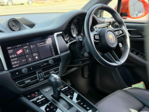2022 Porsche Macan 2.0t T Pdk 4WD Euro 6 (s/s) 5dr in Orange — image 2