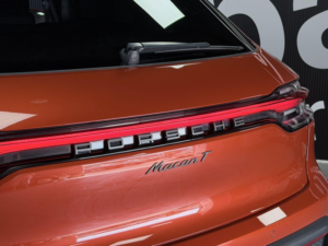 2022 Porsche Macan 2.0t T Pdk 4WD Euro 6 (s/s) 5dr in Orange — image 3