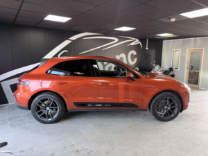 2022 Porsche Macan 2.0t T Pdk 4WD Euro 6 (s/s) 5dr in Orange — image 6