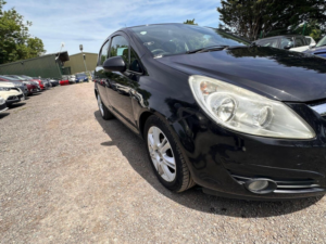 2010 Vauxhall Corsa 1.4i 16v Se 5dr (a/c) in Black — image 2