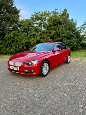 2012 BMW 3 Series 2.0 320i Modern Saloon in Red — image 2