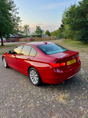 2012 BMW 3 Series 2.0 320i Modern Saloon in Red — image 3