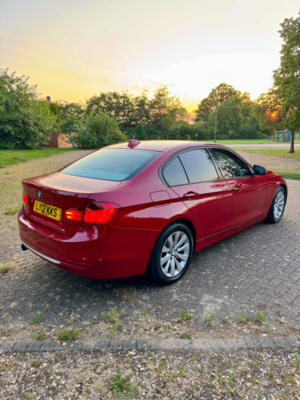 2012 BMW 3 Series 2.0 320i Modern Saloon in Red — image 4