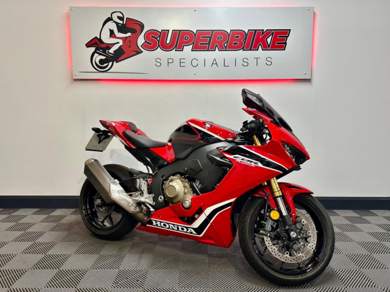 2017 Honda Cbr1000rr Fireblade 1000 Euro 4 in Red — image 1