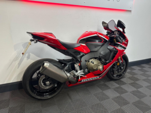 2017 Honda Cbr1000rr Fireblade 1000 Euro 4 in Red — image 4