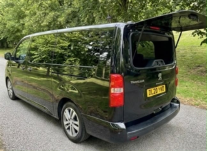 2020 Peugeot Traveller 2.0 Bluehdi Allure in Black — image 6