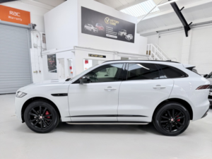 2020 Jaguar F-Pace 2.0 D180 Chequered Flag in White — image 2