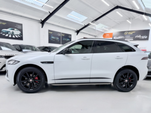 2020 Jaguar F-Pace 2.0 D180 Chequered Flag in White — image 4