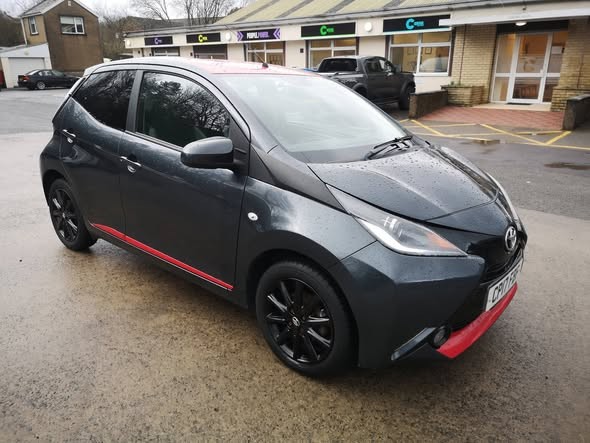 2017 Toyota Aygo 1.0 Vvt-I X-Press in Grey — image 1