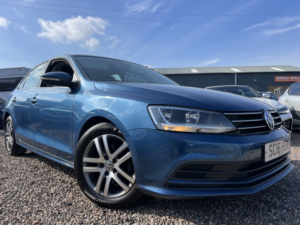 2016 Volkswagen Jetta 2.0 Tdi Bluemotion Tech Se in Blue — image 3