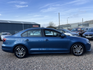 2016 Volkswagen Jetta 2.0 Tdi Bluemotion Tech Se in Blue — image 5