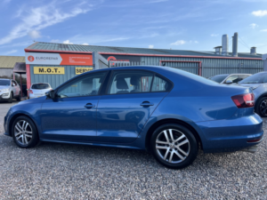 2016 Volkswagen Jetta 2.0 Tdi Bluemotion Tech Se in Blue — image 6