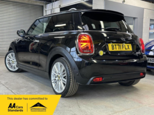 2021 MINI Electric Hatch Cooper Se 32.6kwh Level 2 Auto 3dr in Black — image 3
