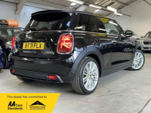 2021 MINI Electric Hatch Cooper Se 32.6kwh Level 2 Auto 3dr in Black — image 4